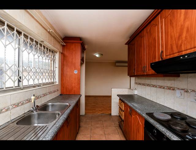 2 BEDROOM FLAT FOR SALE IN OVERPORT